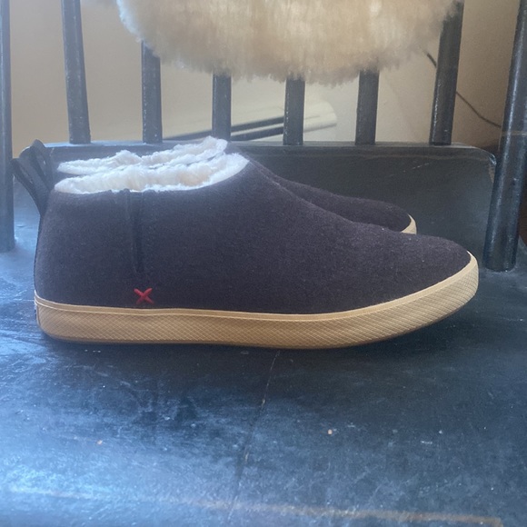 XtraTuf hard sole slipper/sneaker - Picture 2 of 6